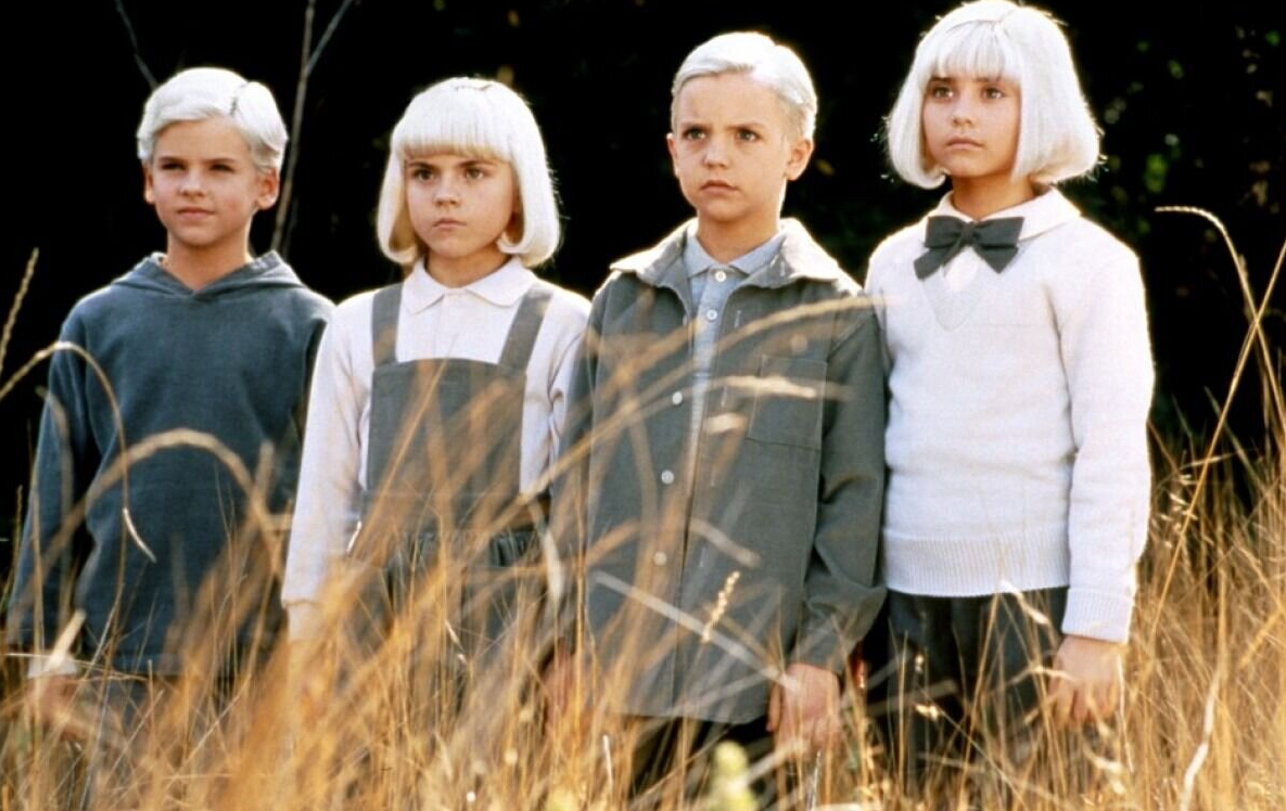 Изображение из свободного доступа: кадр из фильма «Деревня проклятых», 1995