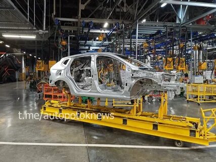 Крупносерийное производство автомобилей Lada Iskra не будет перенесено на весну 2026 года. Это следует из заявления пресс-службы АвтоВАЗа.
Как сообщил Telegram-канал «Автопоток» со ссылкой на одного из ключевых поставщиков АвтоВАЗа компанию «БРТ», по-настоящему крупносерийное производство автомобилей Lada Iskra на АвтоВАЗе начнется весной 2026 года. Именно на эти сроки запланированы массовые поставки компонентов, отмечали в компании. АвтоВАЗ это заявление опроверг.
«Домыслы поставщика не соответствуют действительности», — приводит «Российская газета» сообщение отечественной автокомпании 26 мая.
АвтоВАЗ запустил производство модели Lada Iskra на заводе в Тольятти 19 апреля. Модель выйдет на рынок в трех кузовах: седан, универсал и Cross-универсал с черными неокрашенными пластиковыми элементами на кузове. Новинка займет рыночную нишу между моделями Granta и Vesta.
Крупносерийное производство Lada Iskra не перенесут на весну 2026 года, сообщил АвтоВАЗ. Telegram-канал «Автопоток», ссылаясь на одного из ключевых поставщиков компании, «БРТ», утверждал, что массовое производство Lada Iskra начнется весной 2026 года, так как именно на эти сроки запланированы массовые поставки компонентов. Однако АвтоВАЗ опроверг эту информацию. 
«Домыслы поставщика не соответствуют действительности», — цитирует «Российская газета» заявление АвтоВАЗа от 26 мая.

АвтоВАЗ запустил производство Lada Iskra на заводе в Тольятти 19 апреля. Автомобиль будет представлен в трех кузовах: седан, универсал и Cross-универсал с черными неокрашенными пластиковыми элементами. Новинка займет нишу между моделями Granta и Vesta.