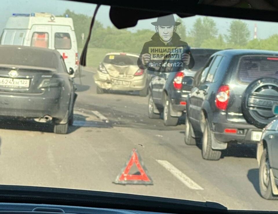    ДТП в Барнауле. Источник: "Инцидент Барнаул"