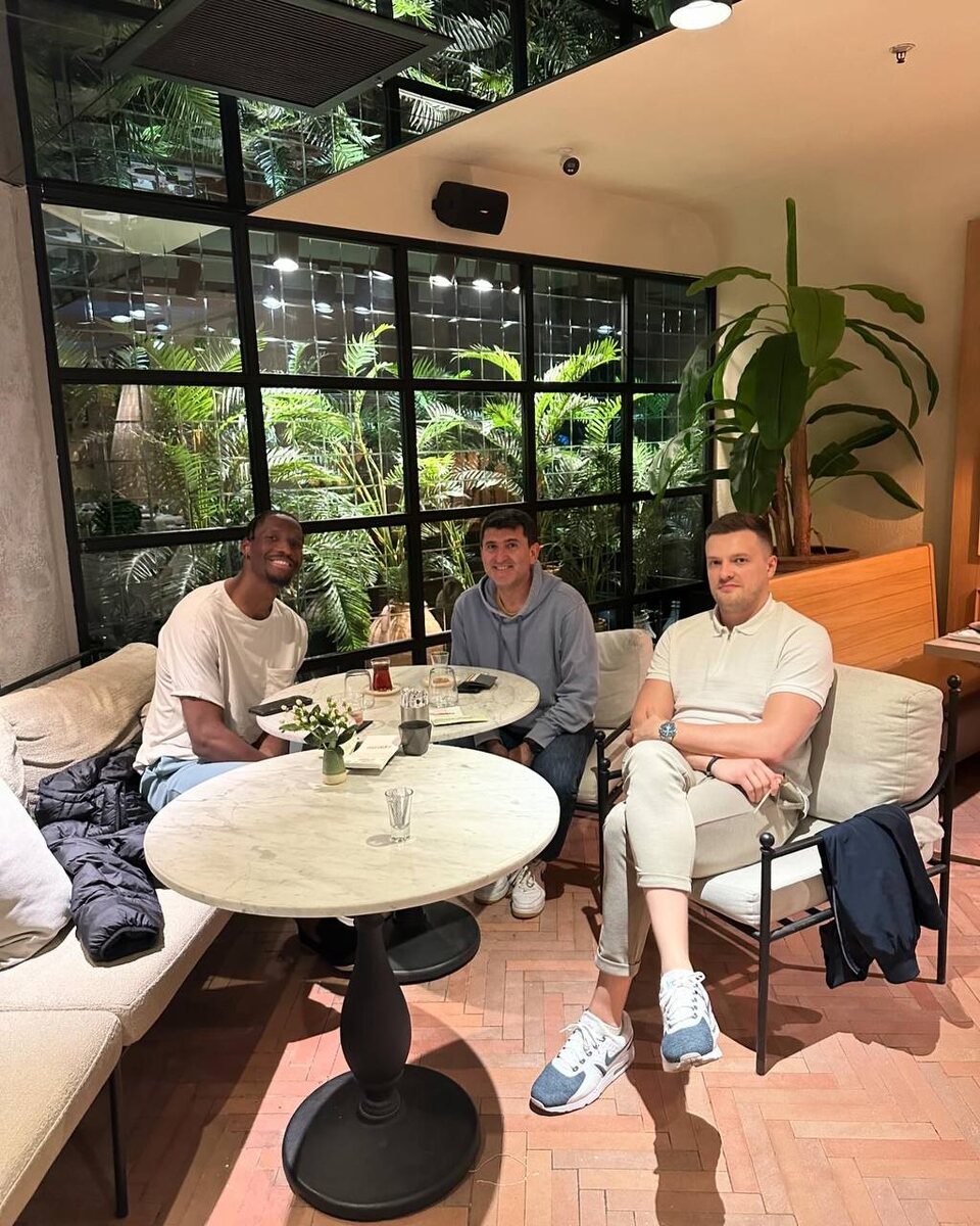 MVP «Финала четырех» Найджел Хэйс-Дэвис, экс-наставник «Руны» Эртугрул Эрдоган и Николай Шманов