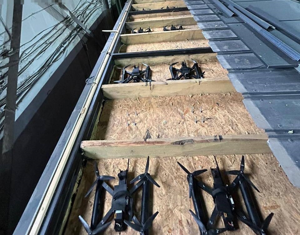 СБУ показала и кадры, как закладывались дроны в контейнеры  📷
