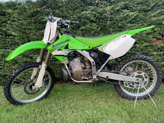 Сейчас нашу жизнь очень сложно представить без мотоцикла ведь мотоциклы стали частью нашей жизни. Чаще всего в России эндуро и кроссовые мотоциклы используются для выезда в город, так и на природу, горы. 