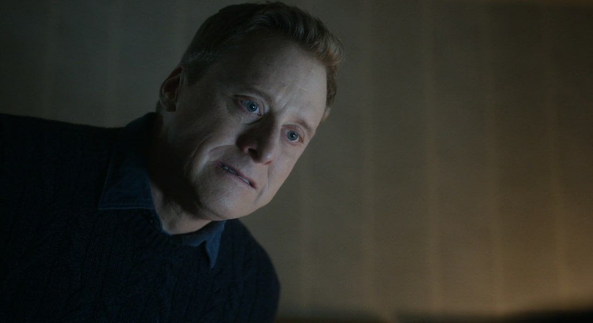 Алан Тьюдик во втором сезоне сериала «Засланец из космоса» («Resident Alien»)