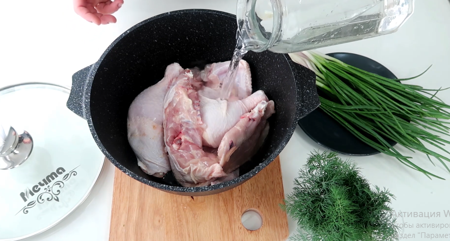 Мясо заливаем водой