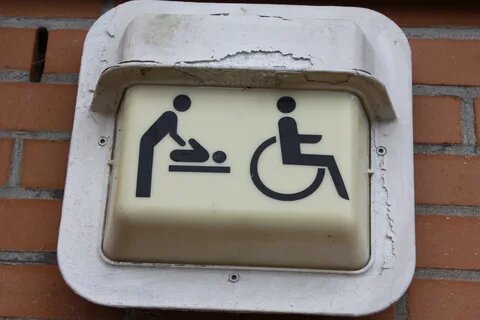 "Белый шум на мониторе пыльного окна
Расскажет нам
Что за стеною в коридоре зацвела война,
А ты не вооружена"(с) Фото: de.m.wikipedia.org