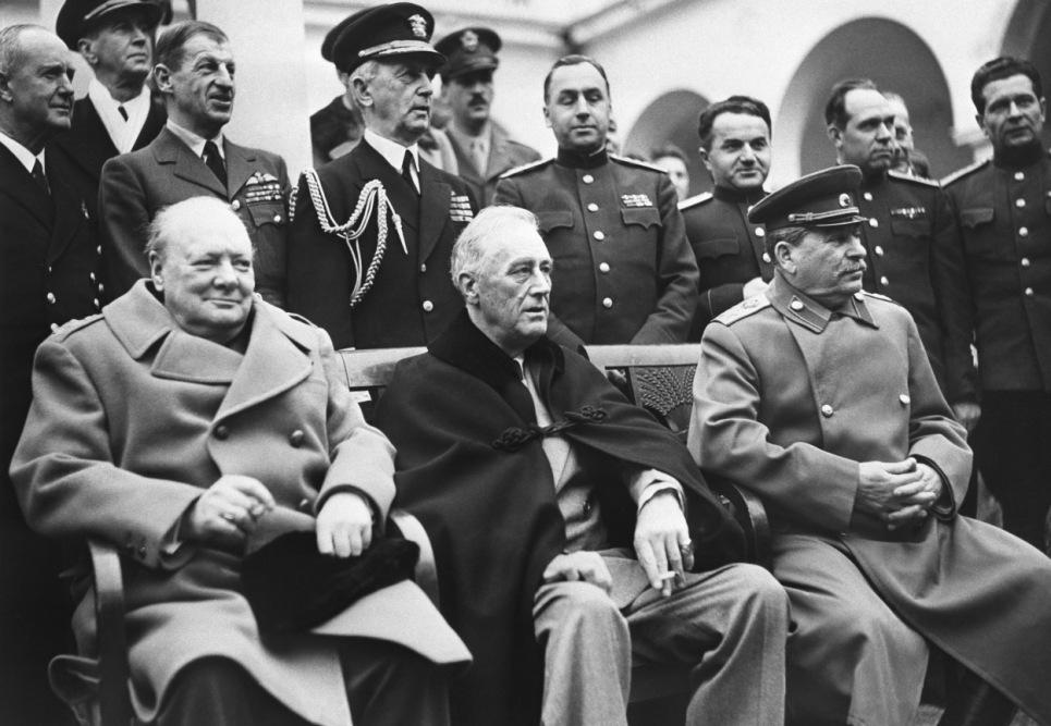 Слева на права - Черчилль Рузвельт Сталин