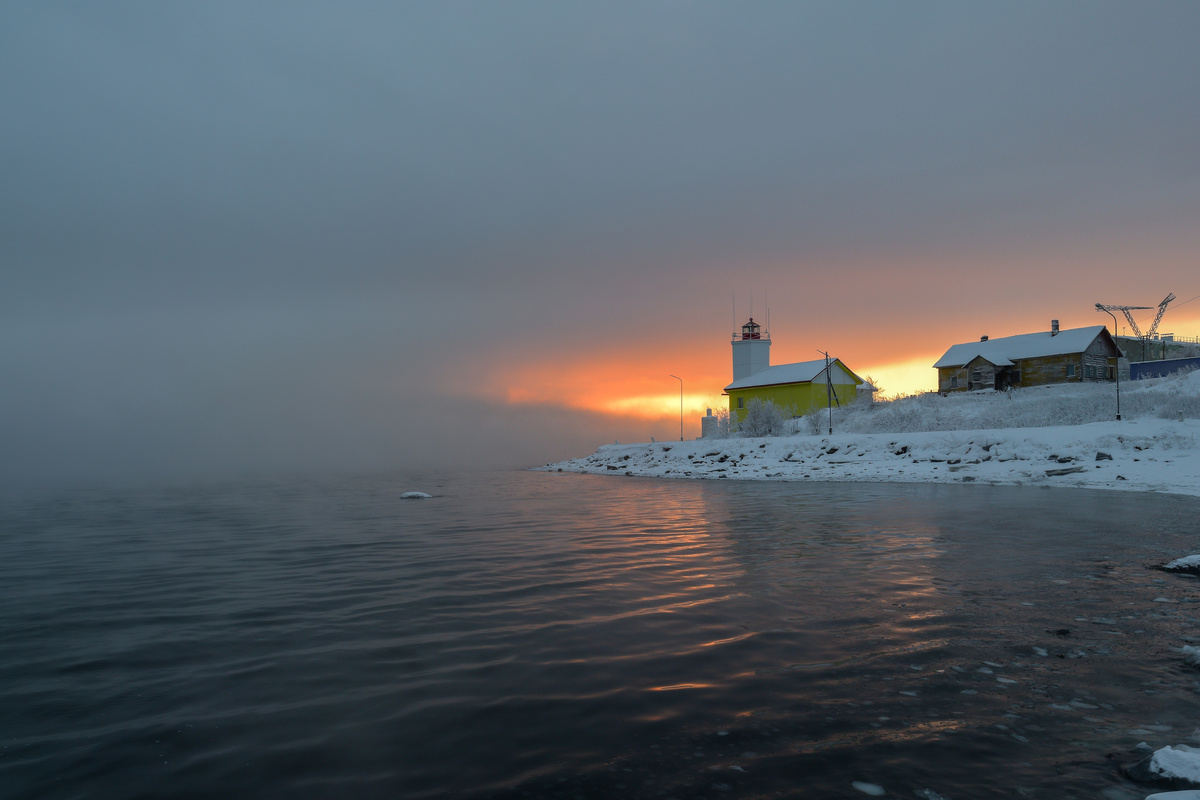 Противостояние стихий. Все фото М. Петрова