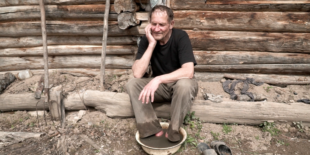 Хозяин тайги. Как мужчина из Челябинска годами живет в одиночестве в лесной глуши и не знает другой жизни?