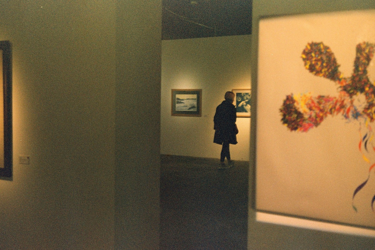     Мужчина нашел украденную картину известного художника: ее просто выбросили на помойку