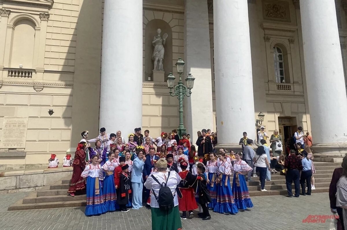    От партера до галёрки.