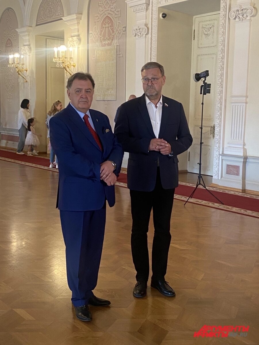    Дмитрий Лиханов и Константин Косачёв. Фото: АиФ/ Екатерина Бычкова