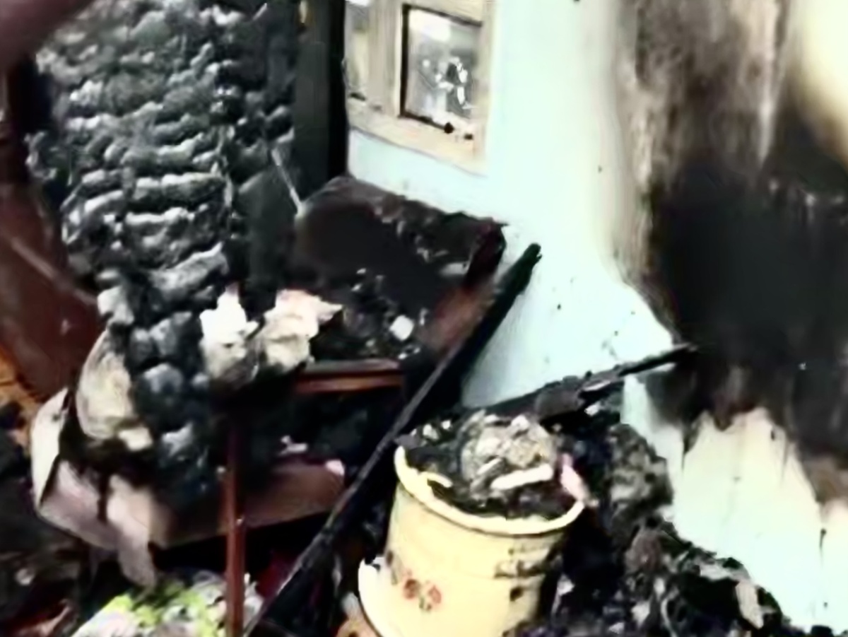 Дом выгорел и дети погибли