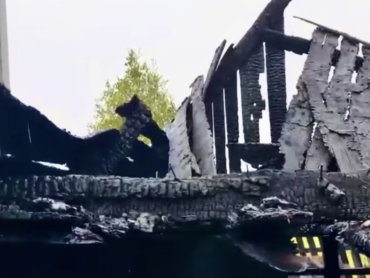 От дома остались одни головешки