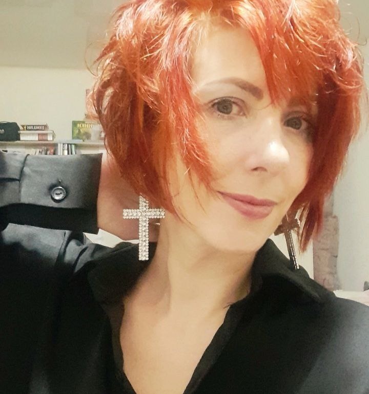 Знакомьтесь, это Анна: таролог, рунолог, энергопрактик