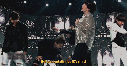 Однажды Бог Разpyшений не рассчитал силу, и пуговицы прекратили полномочия