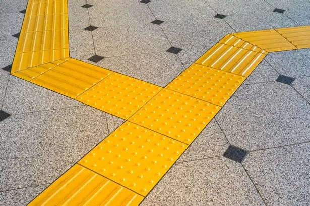 Применение тактильной плитки для навигации людей с проблемами со зрением