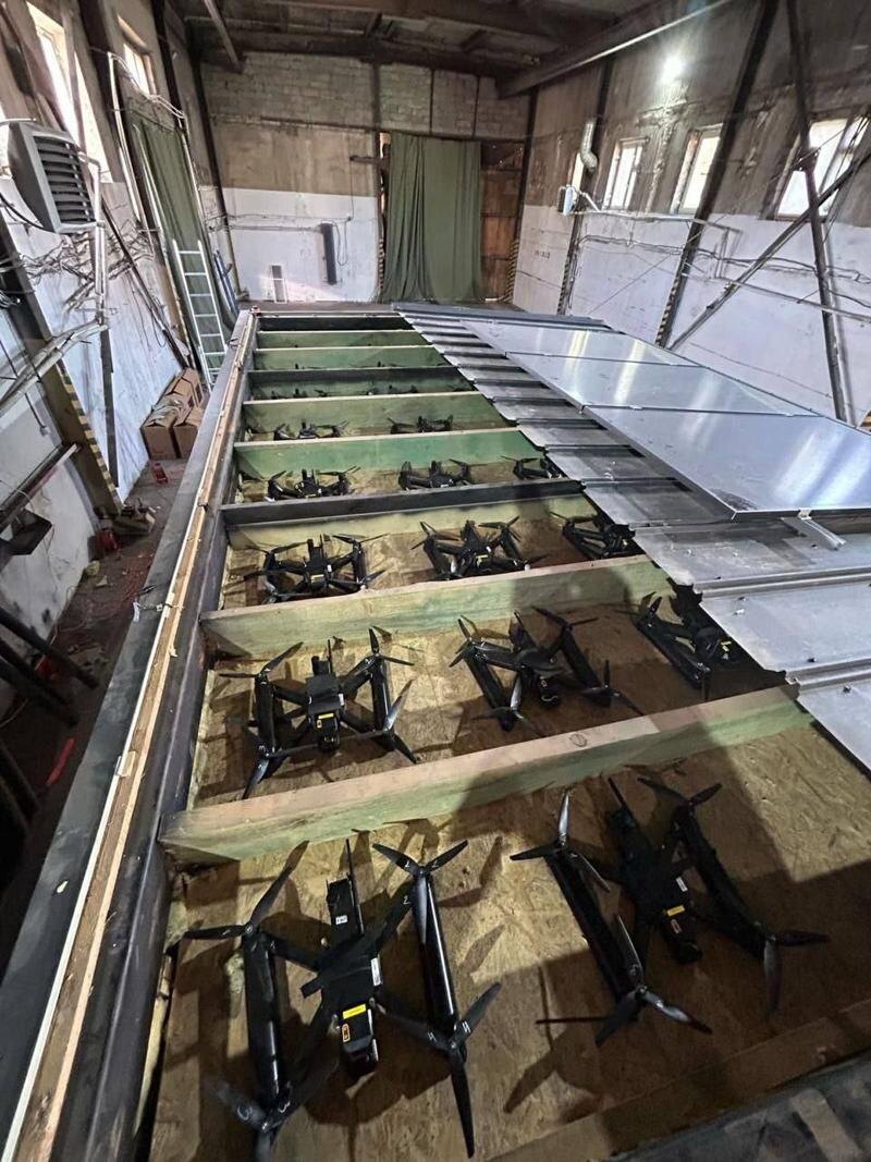    Фото склада с дронами, распространенная украинскими спецслужбами