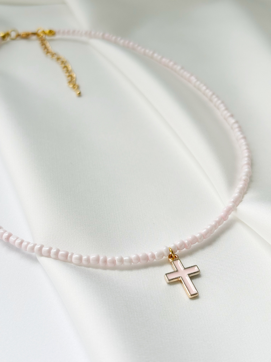 Изящный чокер, из нежно-розового бисера, словно утренний рассвет. 