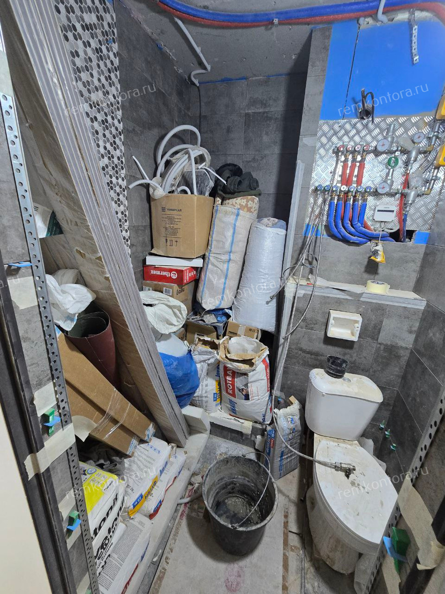 Ванная в студии - склад для материалов