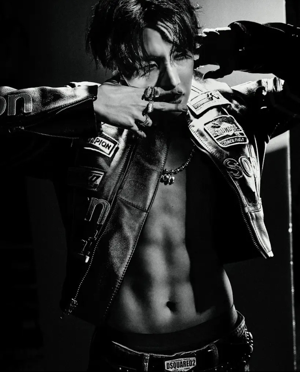 Хвать! И к Пак Чимину на холодильник по соседству! 