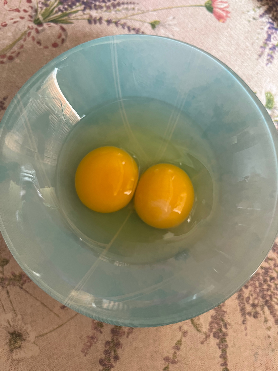 Сколько яиц в тарелке? Нет, не два… одно!