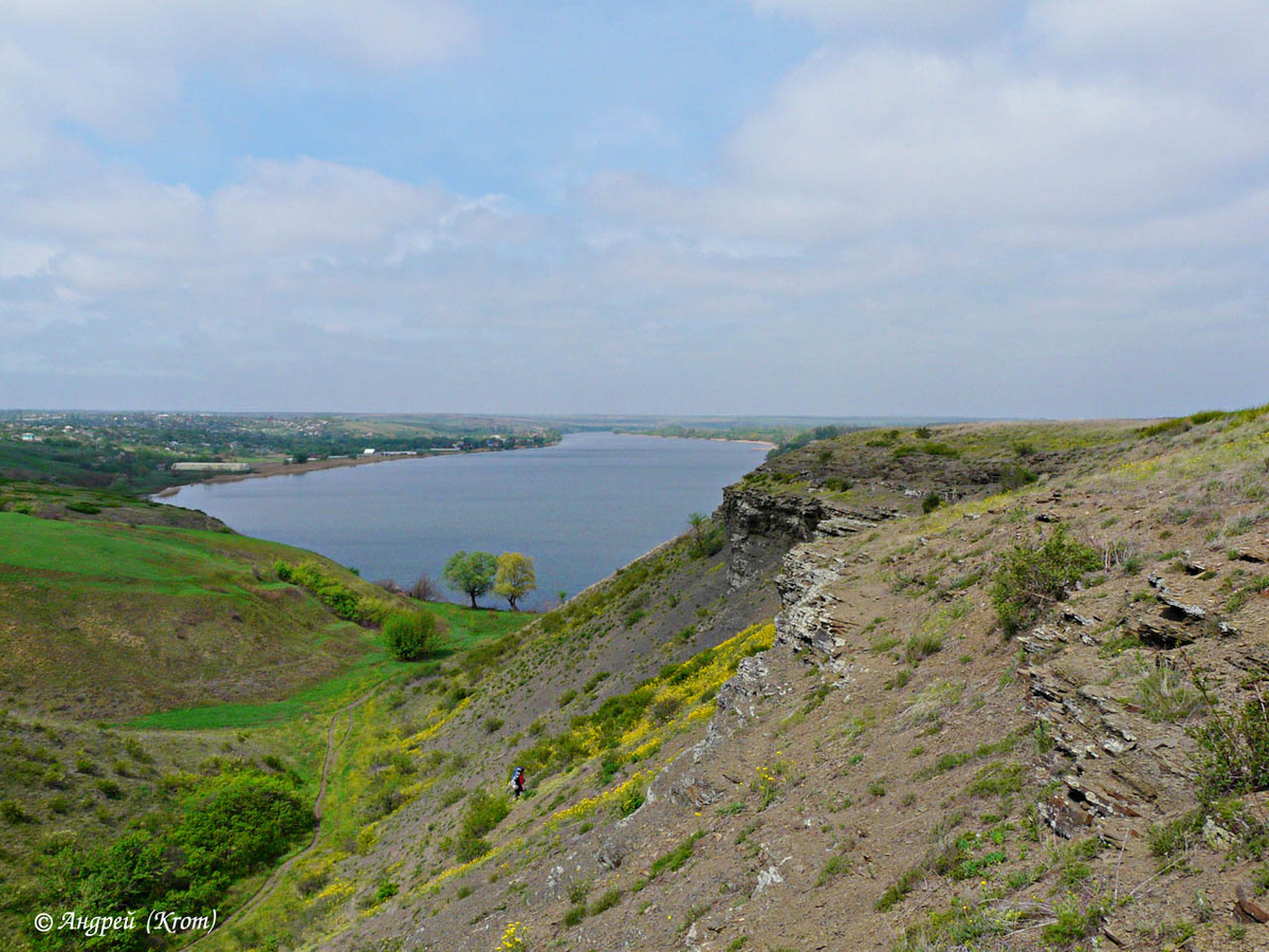 Вот здесь мы спускались к реке