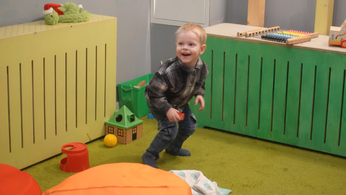 Женя в игровой комнате "Тануки"