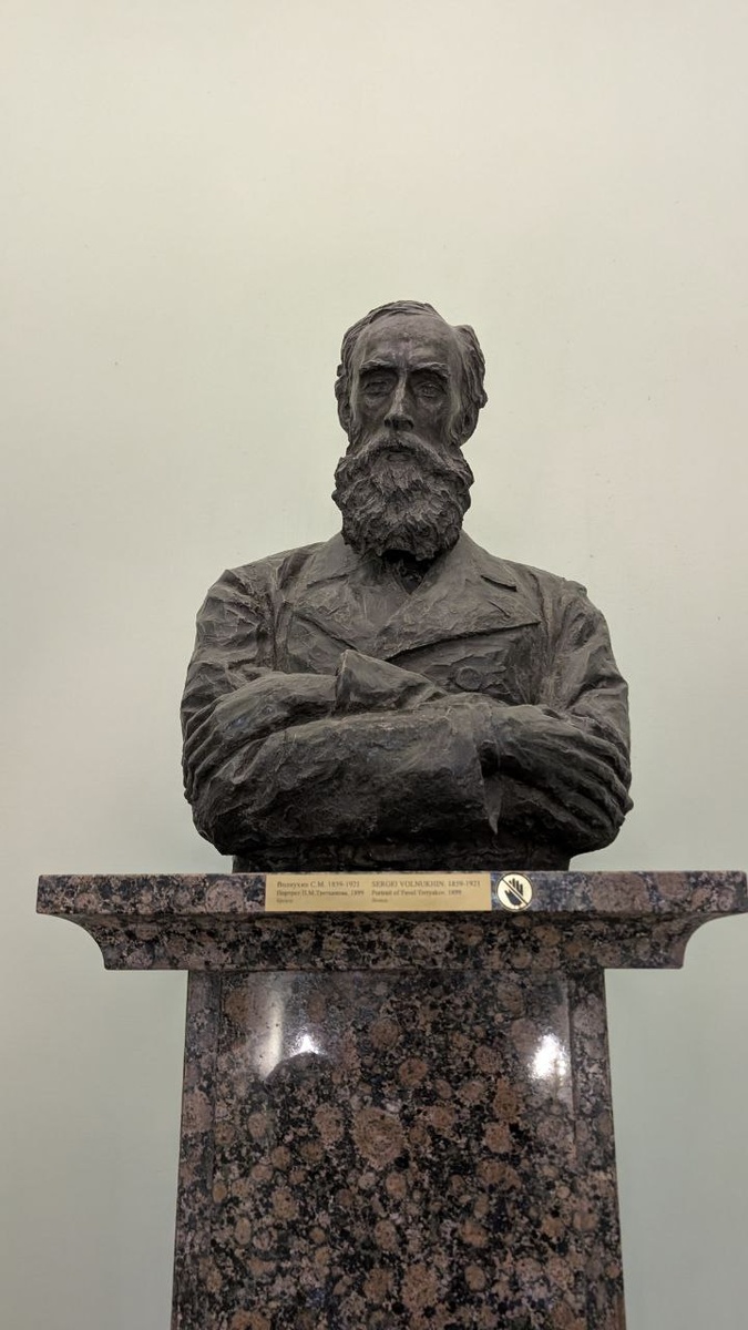 Строгий "хозяин" галереи 