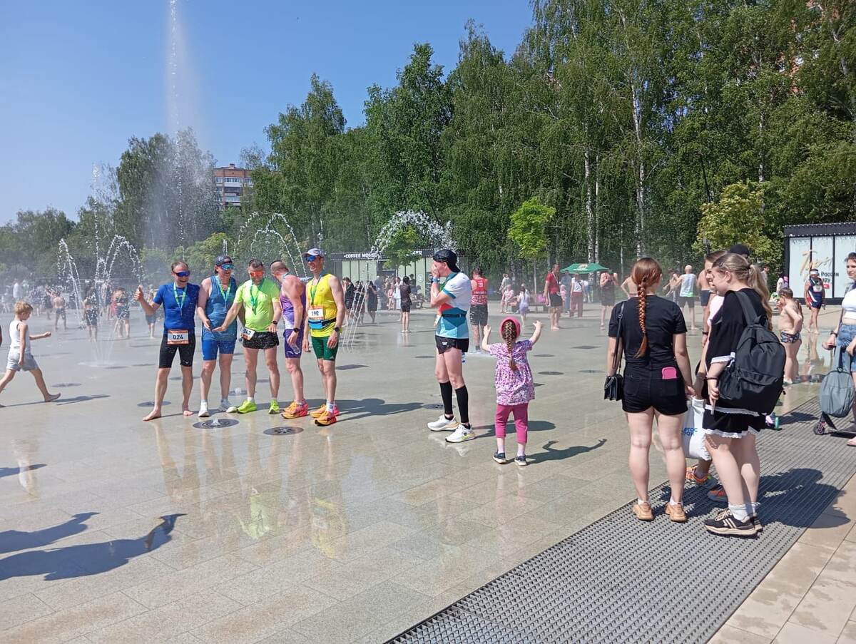 Бегуны после марафона 