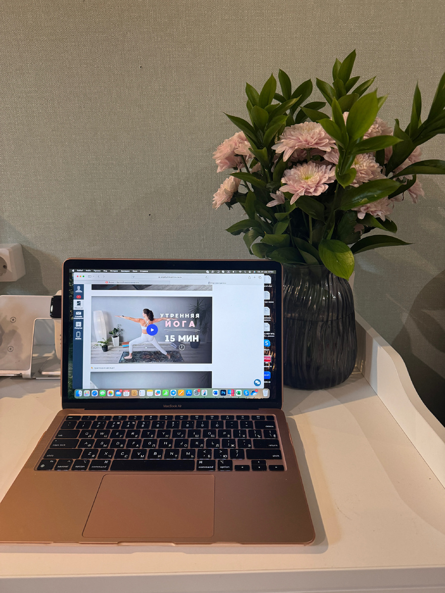 Суббота, 6:30, йога - ничего нового )) Хотя нет, сегодня вместе со мной встал и сын. Не по доброй воле конечно: вечером он пообещал, что встанет рано утром и доделает английский. Я просто помогла ему сдержать слово: не знаю где больше вспотела: пока йогой занималась или английский с ним делала ))