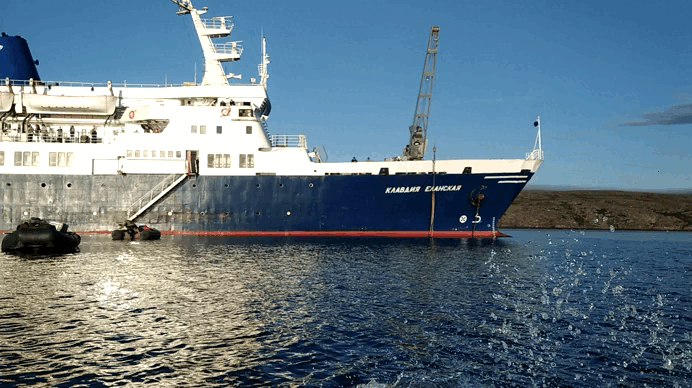 «Клавдия Еланская» на рейде