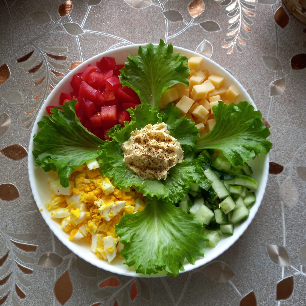 Яркая тарелочка, перед употреблением всё перемешать.