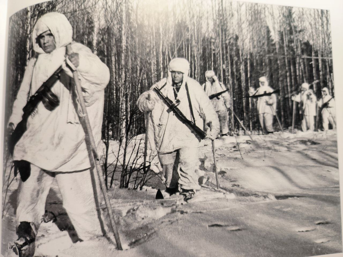 Сибиряки  в тылу у немцеы на задании