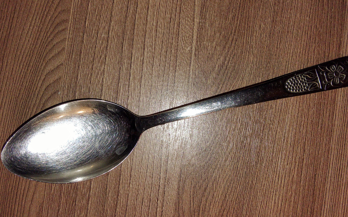 Ложка из нержавеющей стали.