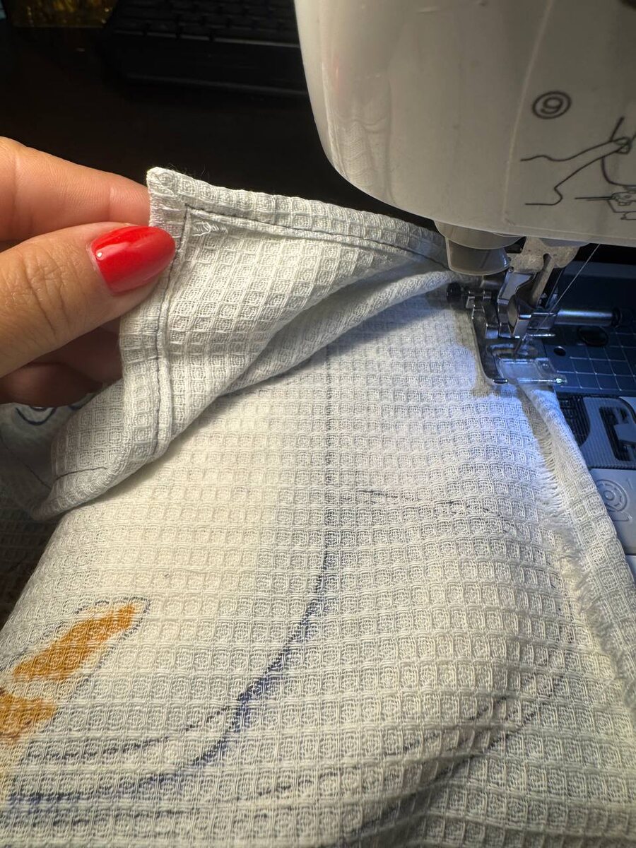 Подшиваю, двойным подгибом.