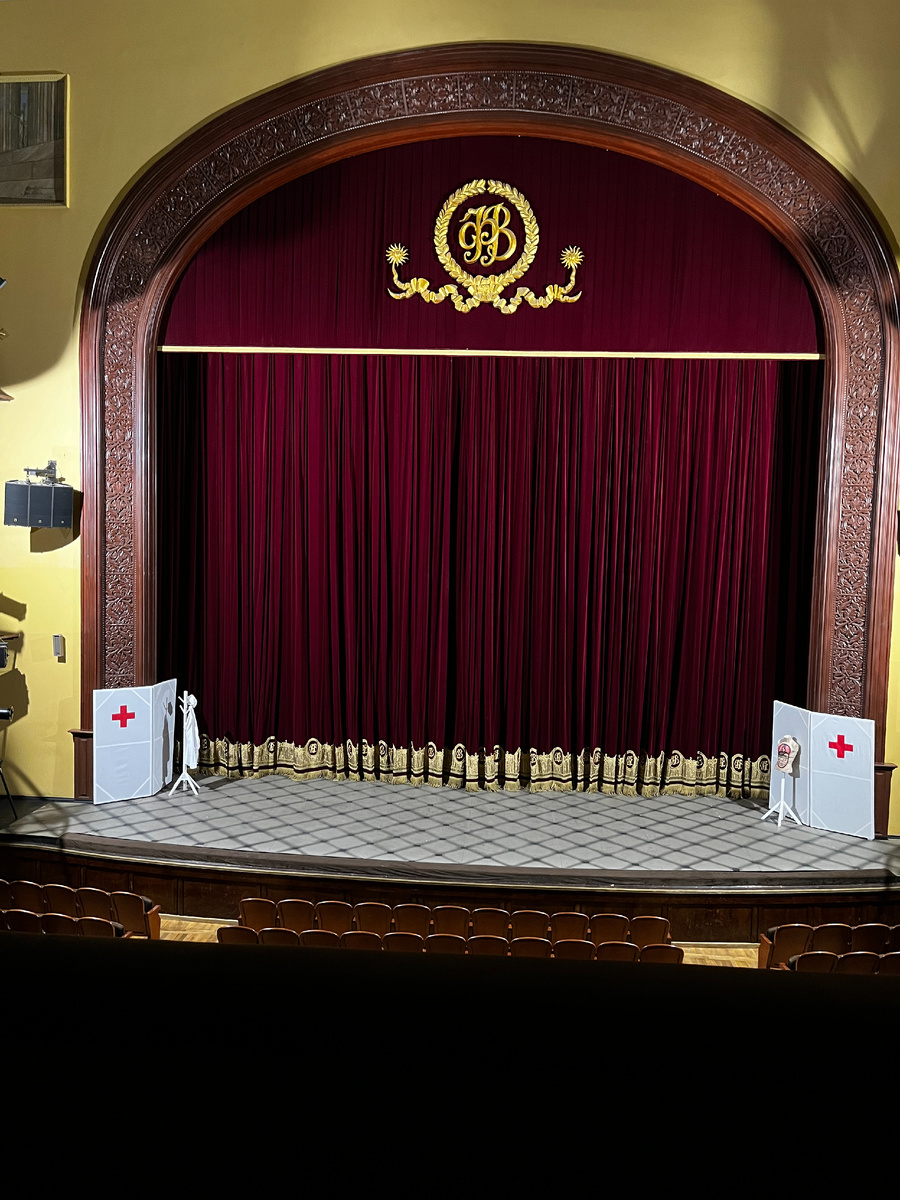 Внутренняя обстановка театра оставляет прекрасное впечатление