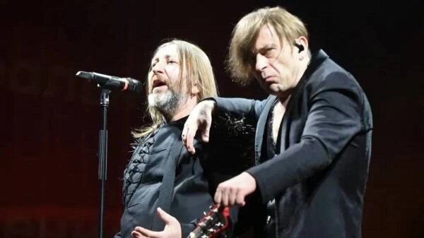 Концерты Би-2 обычно отличаются театральностью. Фото © РИА «Новости» / Максим Богодвид