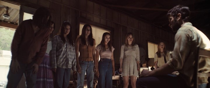 Инфоцыганство до того как стало мейнстримом. Довольно узнаваемые психологические приёмы работы с аудиторией. 