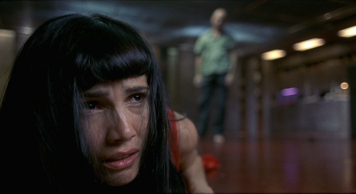 Интересно, что вся «маньяческая» сторона сюжета отходит на второй план, когда дело доходит до начала выяснения отношений. 