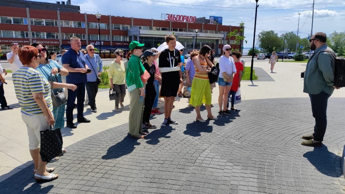    Исаев присоединился к экскурсии на набережной СаратоваНовости Саратова и области – Сетевое издание «Репортер64»