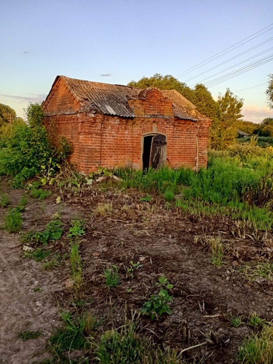 Неопознанные руины постройки.