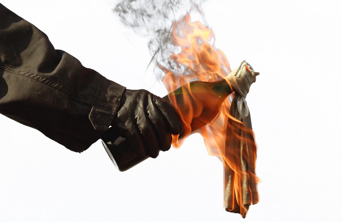    «Коктейль Молотова» / Источник: Europafm.ro