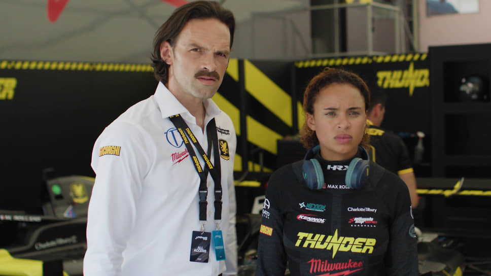 Расставшись с «Формулой-1», Макс (Паола Локателли) убеждается, что бывших гонщиц не бывает.📷Фото: France 2 Cinema