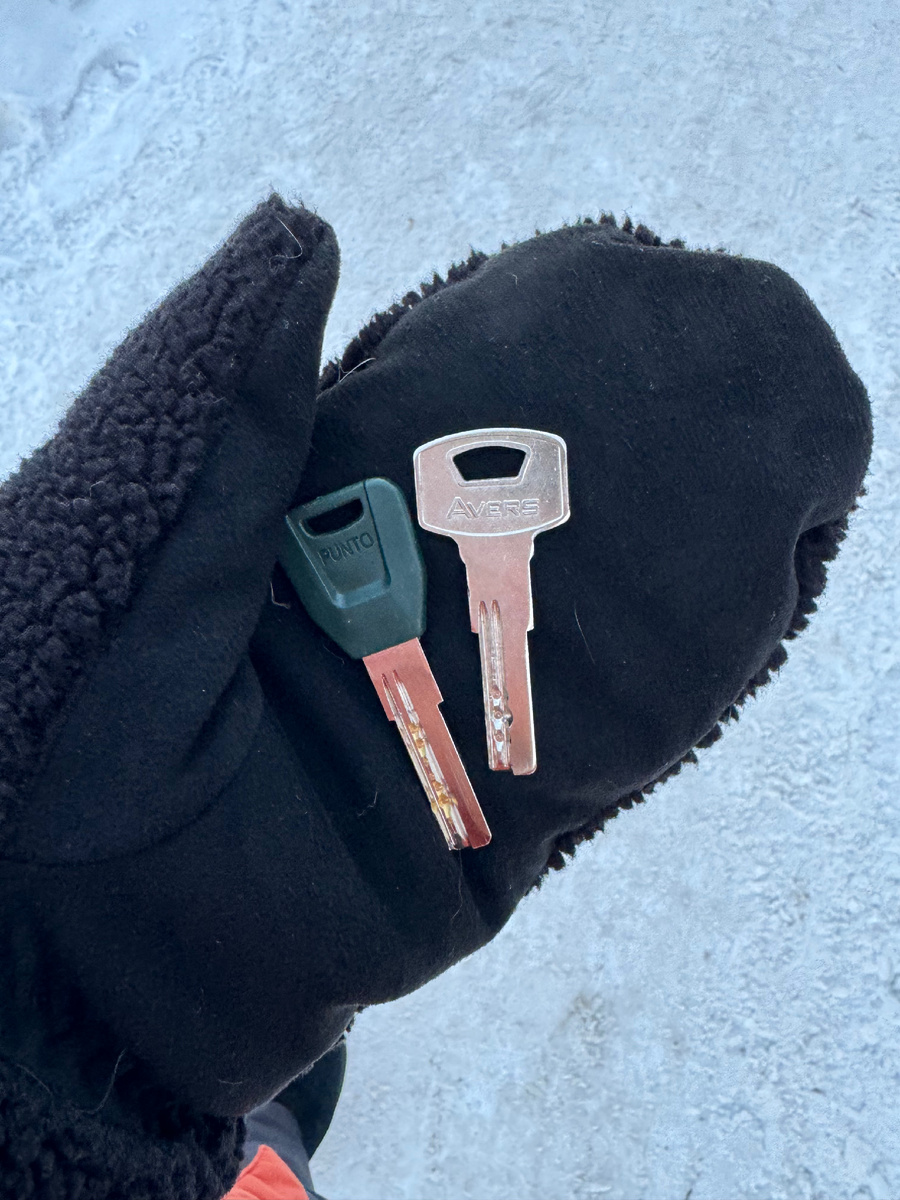 Ключи от моей мастерской. Наше первое знакомство и первое касание)