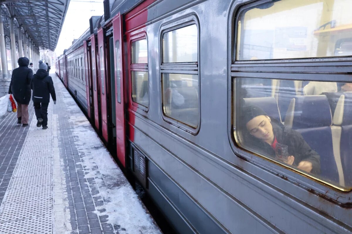    В Барабинске восстановили памятник электровозу ЧС2-010 спустя 15 лет