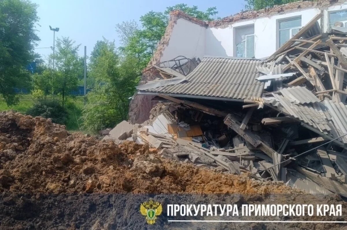    Прокуратура начала проверку после обрушения спортзала в школе Артёма
