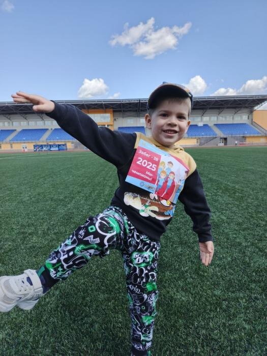 Лейтенант внутренней службы судебных приставов Псковской области вместе с сыном поучаствовал в забеге в честь Дня защиты детей
Фото: пресс-служба судебных приставов Псковской области