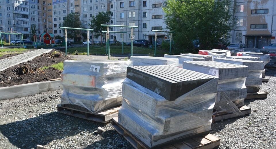    Благоустройство двора по ул. Юрина, 202 в Барнауле. Источник: barnaul.org