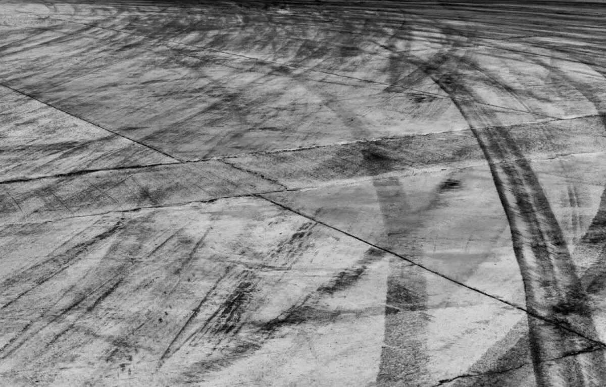    Жители Хабаровска жалуются на ночные дрифт-заезды возле ТЦ на Пионерской