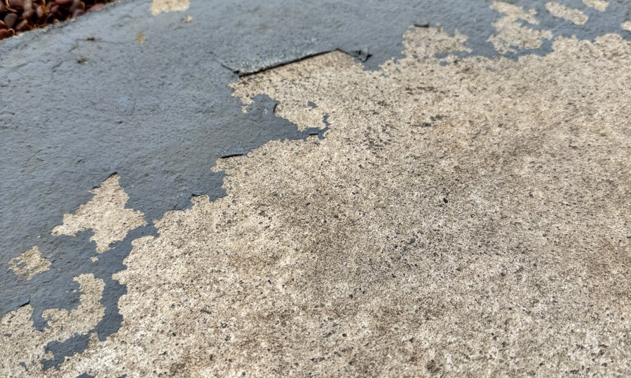 Резиновая краска для бетона слезает. В чем причина негативных отзывов и что делать перед покраской.